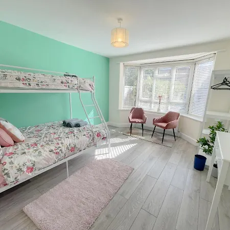 Large 3 Bedroom & 2 Bath - Ground Floor With Parking-2