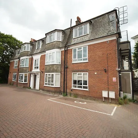 Large 3 Bedroom & 2 Bath - Ground Floor With Parking-3